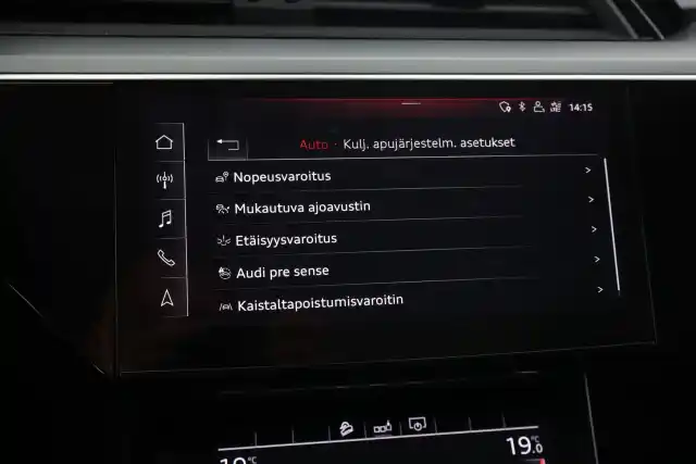 Valkoinen Maastoauto, Audi e-tron – VAR-12051