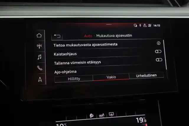 Valkoinen Maastoauto, Audi e-tron – VAR-12051