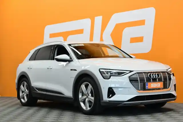 Valkoinen Maastoauto, Audi e-tron – VAR-12051