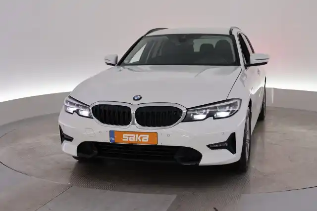 Valkoinen Farmari, BMW 330 – VAR-12140