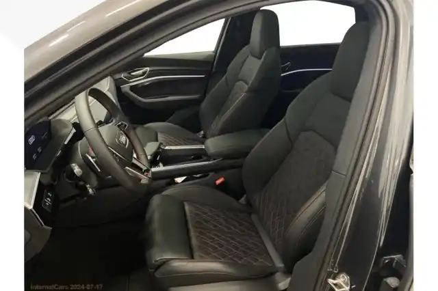 Harmaa Coupe, Audi Q8 e-tron – VAR-12154