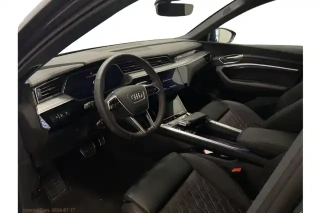 Harmaa Coupe, Audi Q8 e-tron – VAR-12154