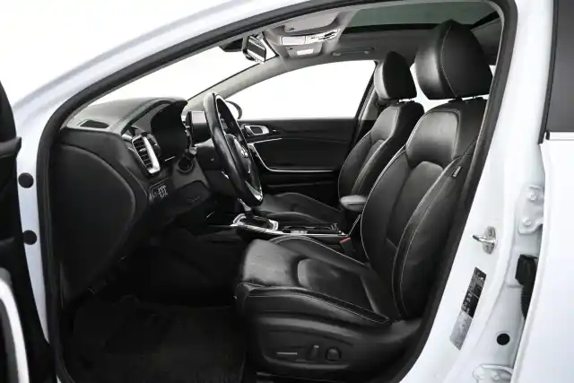 Valkoinen Farmari, Kia Ceed – VAR-12322