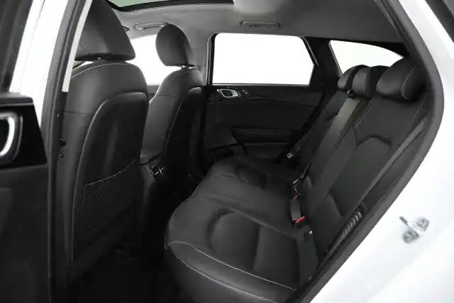 Valkoinen Farmari, Kia Ceed – VAR-12322