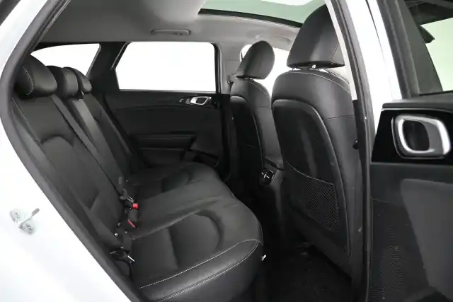 Valkoinen Farmari, Kia Ceed – VAR-12322