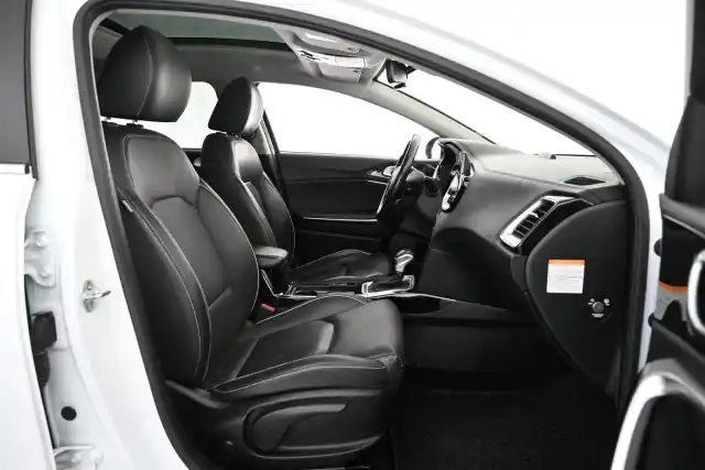 Valkoinen Farmari, Kia Ceed – VAR-12322