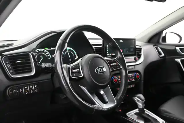 Valkoinen Farmari, Kia Ceed – VAR-12322