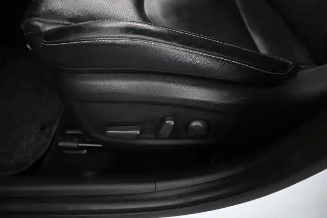 Valkoinen Farmari, Kia Ceed – VAR-12322