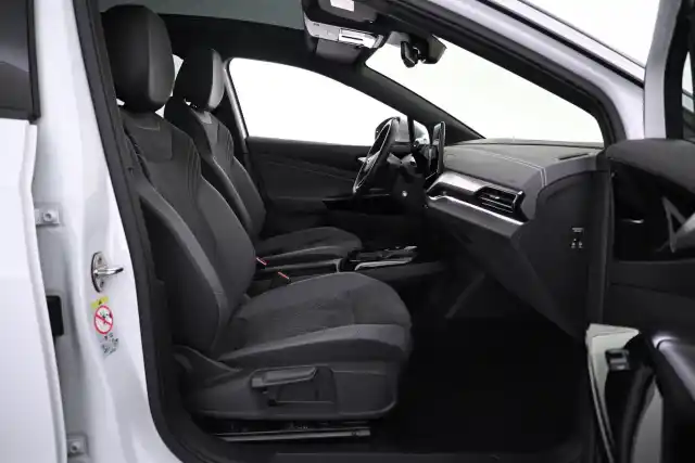 Valkoinen Maastoauto, Volkswagen ID.5 – VAR-12400