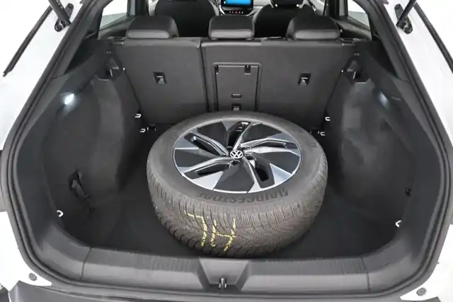 Valkoinen Maastoauto, Volkswagen ID.5 – VAR-12400