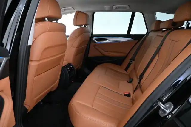 Musta Farmari, BMW 530 – VAR-12401