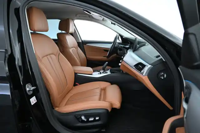Musta Farmari, BMW 530 – VAR-12401