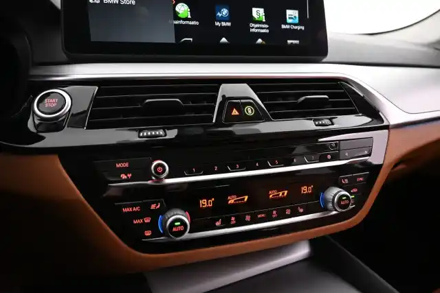 Musta Farmari, BMW 530 – VAR-12401
