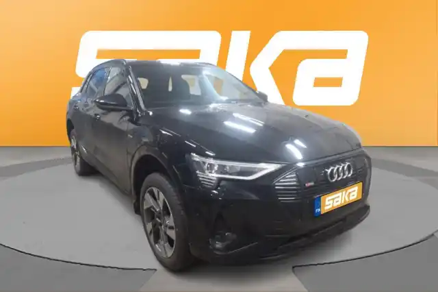 Musta Maastoauto, Audi e-tron – VAR-12438