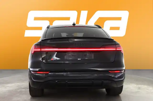 Musta Maastoauto, Audi Q8 e-tron – VAR-12452