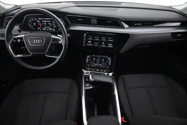 Harmaa Maastoauto, Audi e-tron – VAR-12470