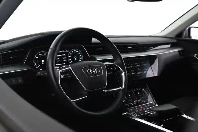 Harmaa Maastoauto, Audi e-tron – VAR-12470