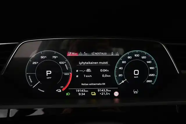 Harmaa Maastoauto, Audi e-tron – VAR-12470