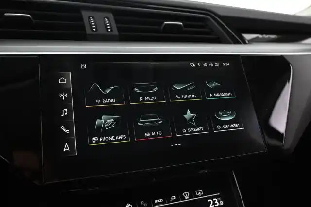 Harmaa Maastoauto, Audi e-tron – VAR-12470