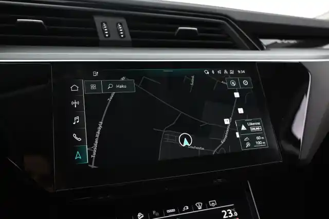 Harmaa Maastoauto, Audi e-tron – VAR-12470