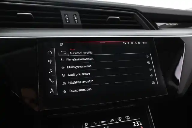Harmaa Maastoauto, Audi e-tron – VAR-12470