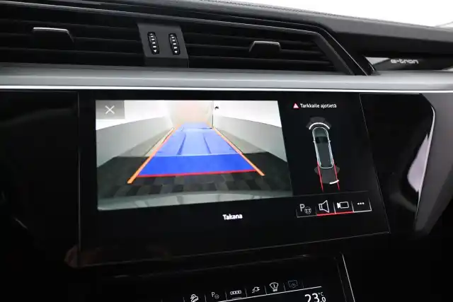 Harmaa Maastoauto, Audi e-tron – VAR-12470