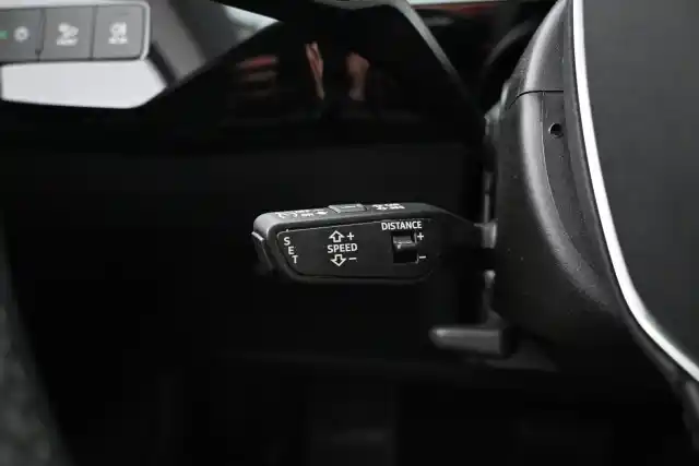 Harmaa Maastoauto, Audi e-tron – VAR-12470