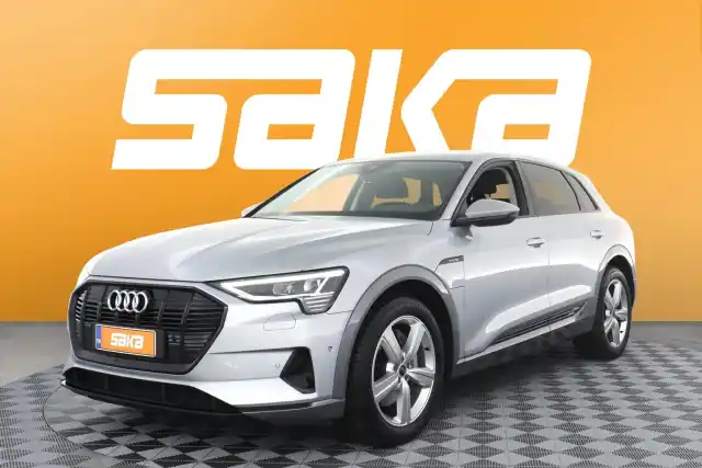 Harmaa Maastoauto, Audi e-tron – VAR-12470