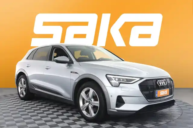 Harmaa Maastoauto, Audi e-tron – VAR-12470