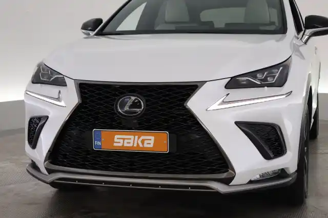 Valkoinen Maastoauto, Lexus NX – VAR-124768