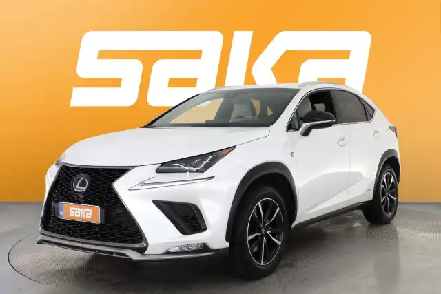 Valkoinen Maastoauto, Lexus NX – VAR-124768