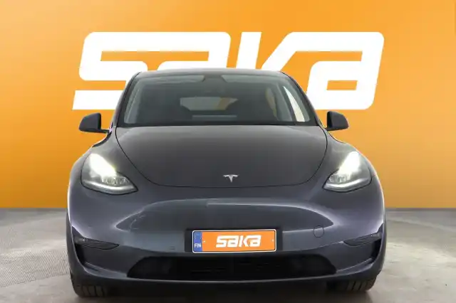 Harmaa Maastoauto, Tesla Model Y – VAR-126241