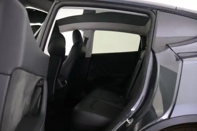 Harmaa Maastoauto, Tesla Model Y – VAR-126241