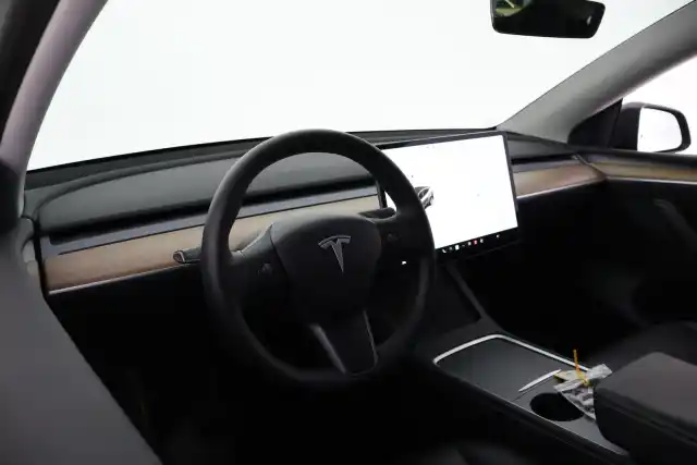 Harmaa Maastoauto, Tesla Model Y – VAR-126241