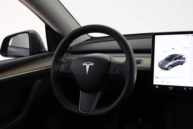 Harmaa Maastoauto, Tesla Model Y – VAR-126241