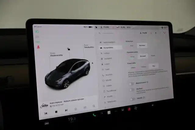 Harmaa Maastoauto, Tesla Model Y – VAR-126241