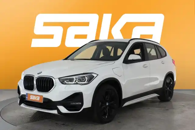 Valkoinen Maastoauto, BMW X1 – VAR-12637