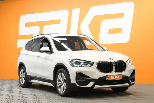 Valkoinen Maastoauto, BMW X1 – VAR-12637