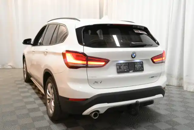 Valkoinen Maastoauto, BMW X1 – VAR-12637