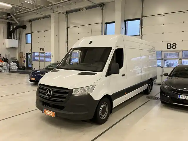 Valkoinen Pakettiauto, Mercedes-Benz Sprinter – VAR-12639