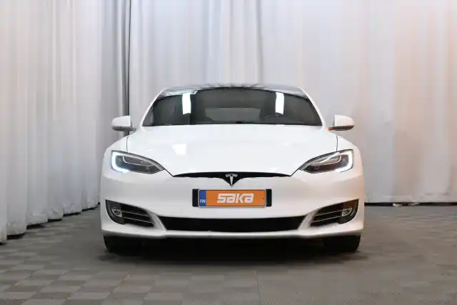 Valkoinen Sedan, Tesla Model S – VAR-12641