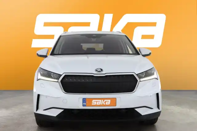 Valkoinen Maastoauto, Skoda Enyaq – VAR-12714