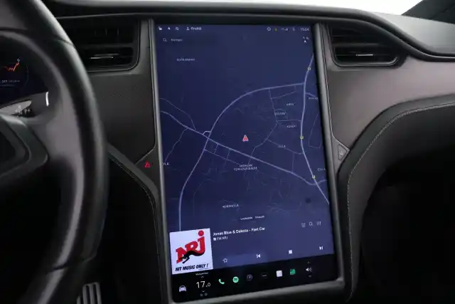 Musta Maastoauto, Tesla Model X – VAR-12884