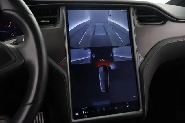 Musta Maastoauto, Tesla Model X – VAR-12884