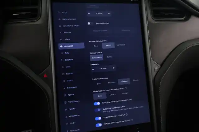 Musta Maastoauto, Tesla Model X – VAR-12884