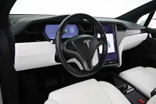 Valkoinen Maastoauto, Tesla Model X – VAR-129271