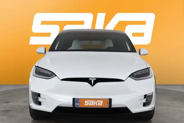 Valkoinen Maastoauto, Tesla Model X – VAR-129271