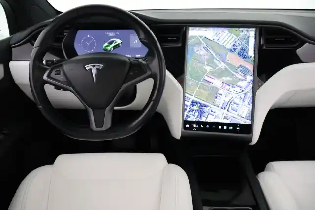 Valkoinen Maastoauto, Tesla Model X – VAR-129271