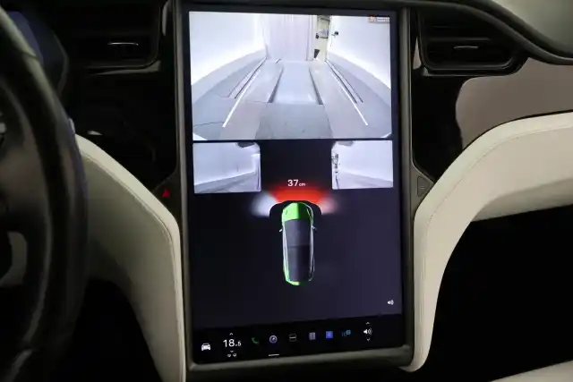 Valkoinen Maastoauto, Tesla Model X – VAR-129271