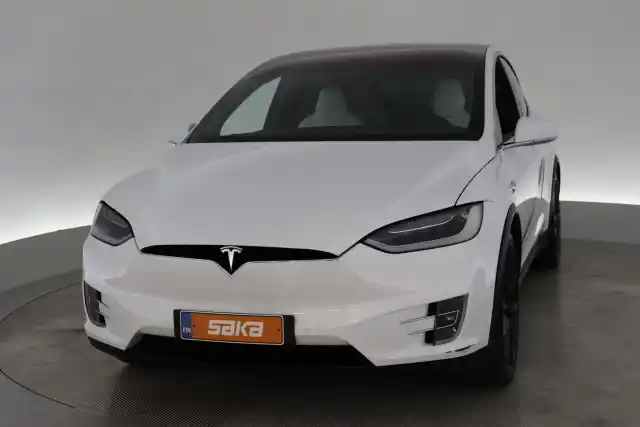 Valkoinen Maastoauto, Tesla Model X – VAR-129271